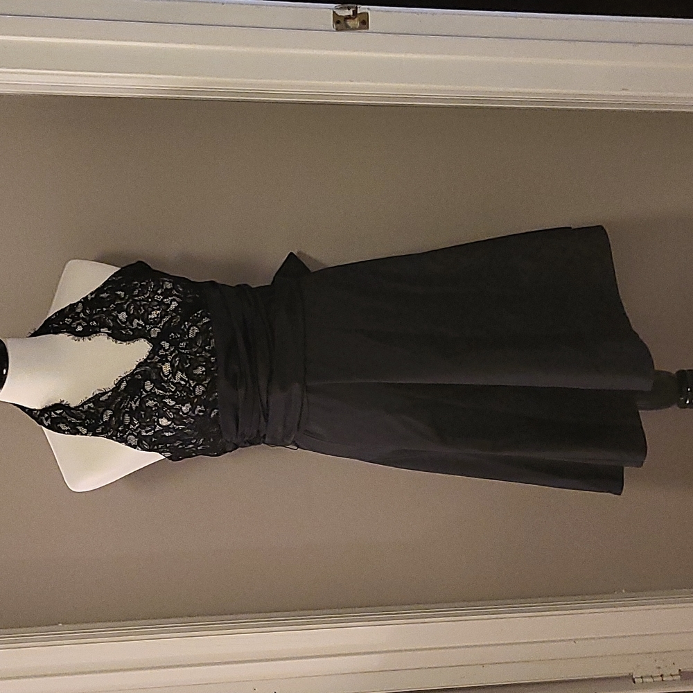 EUC White House Black Market lace formal halter dress size 4